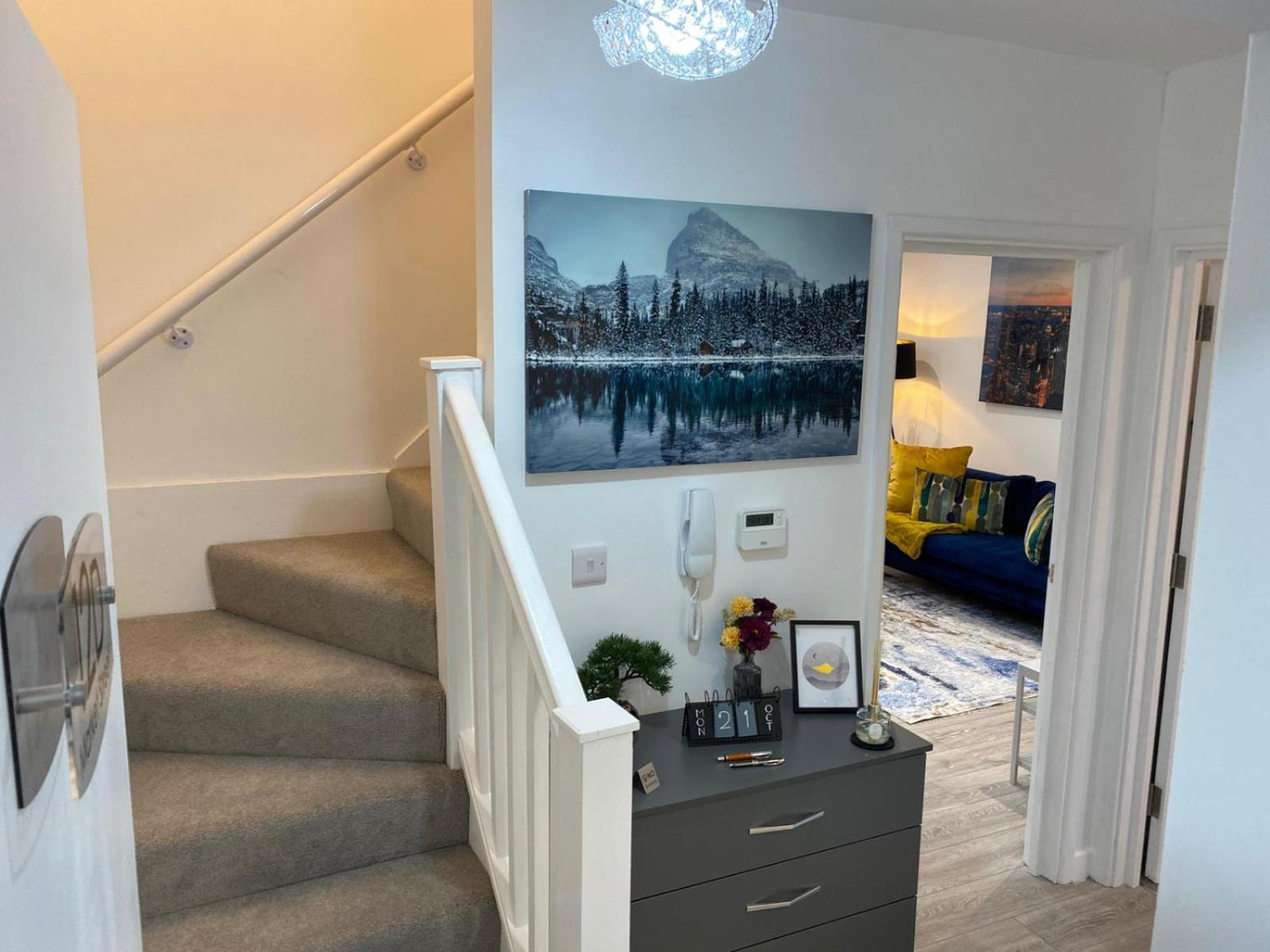 Stylish Apartment In Watford Watford  Extérieur photo