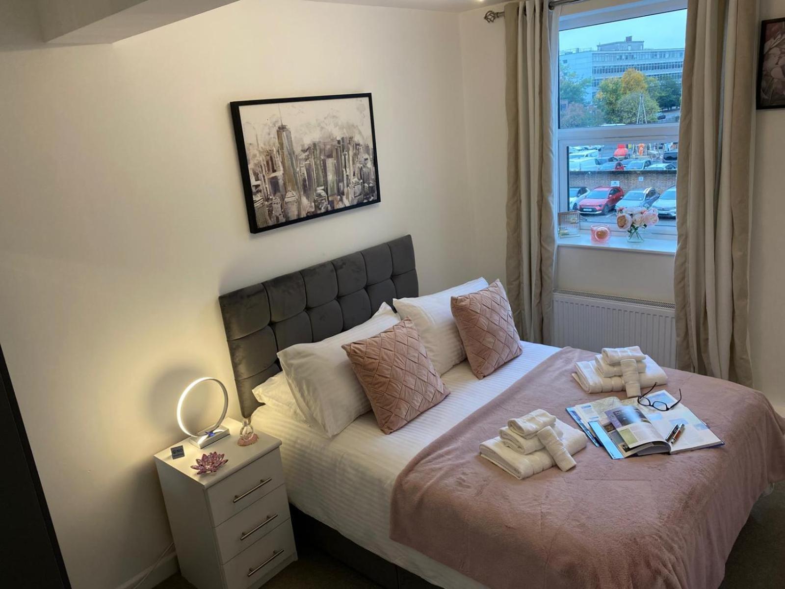 Stylish Apartment In Watford Watford  Extérieur photo